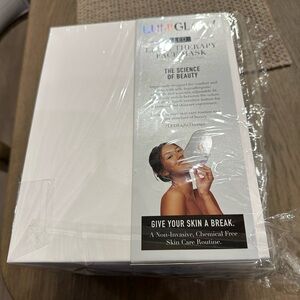 LUMIGLOW LED Light Therapy Face Mask with Satin Travel Bag
7 color Settings